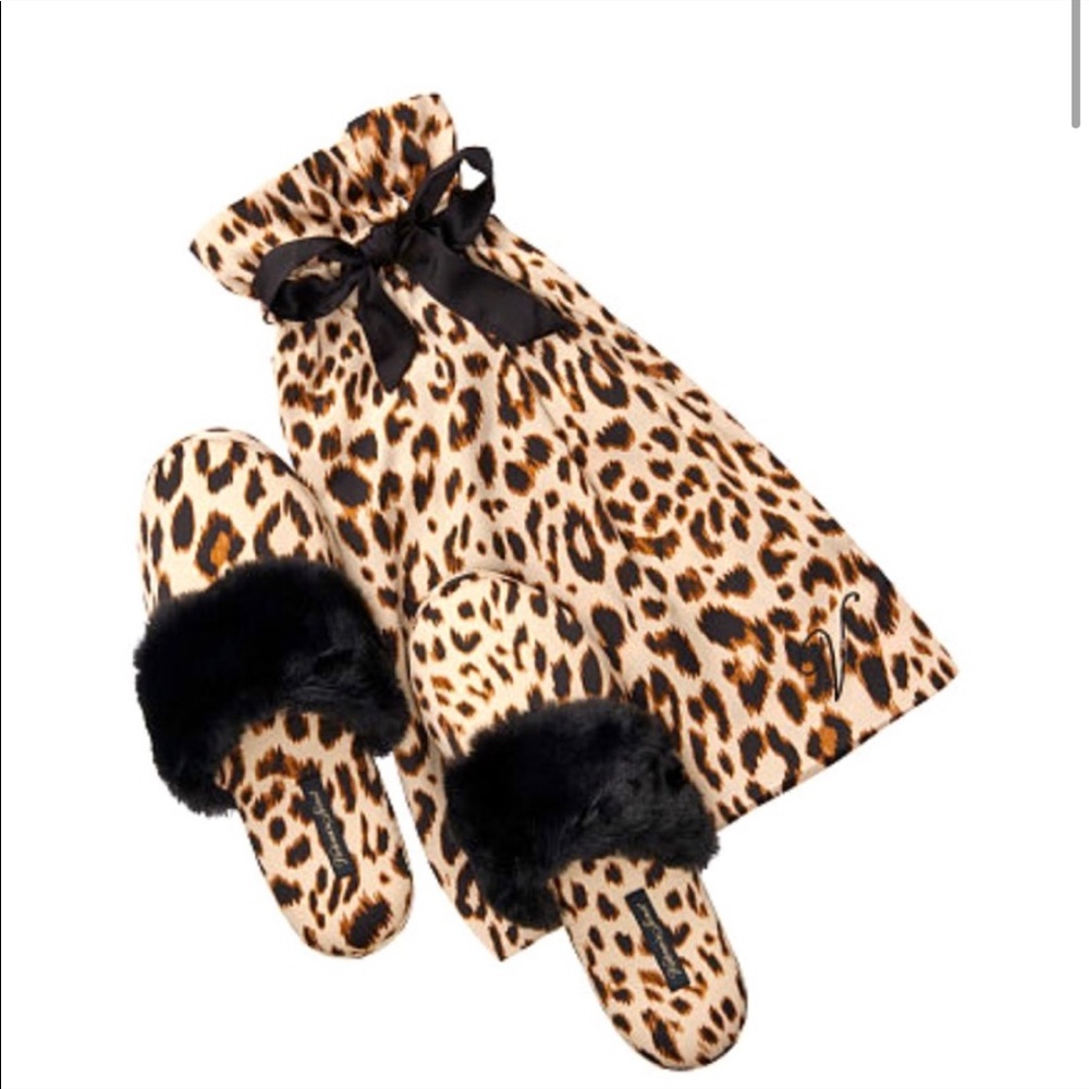 🆕 Leopard Slippers Victoria’s Secret